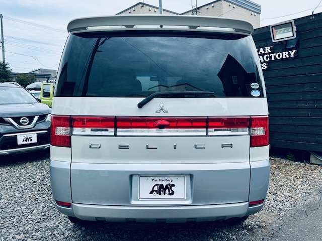 2011 Mitsubishi Delica D:5 – thumbnail 4