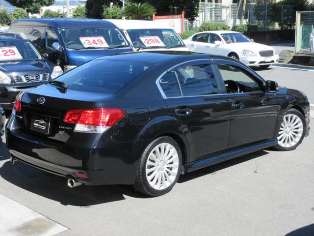 2010 Subaru Legacy B4 – thumbnail 2
