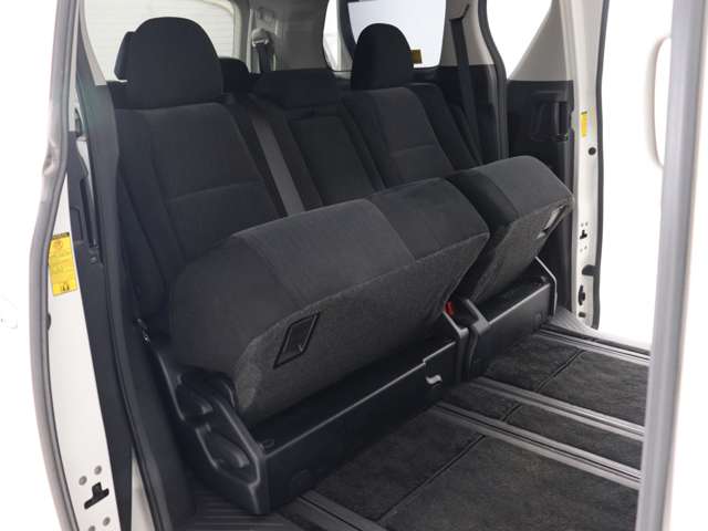 2011 Toyota Alphard – thumbnail 2