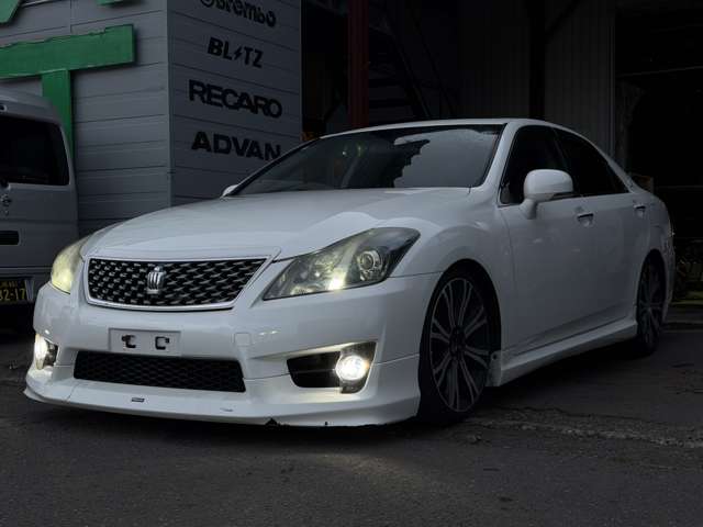 2010 Toyota Crown Athlete – thumbnail 2