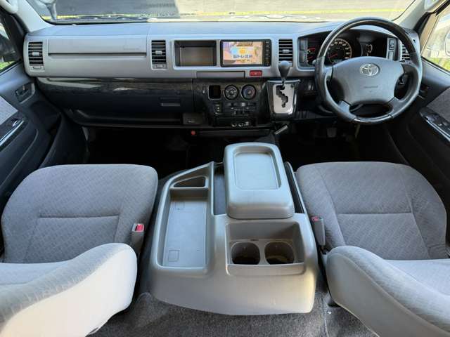 2008 Toyota Hiace – thumbnail 4