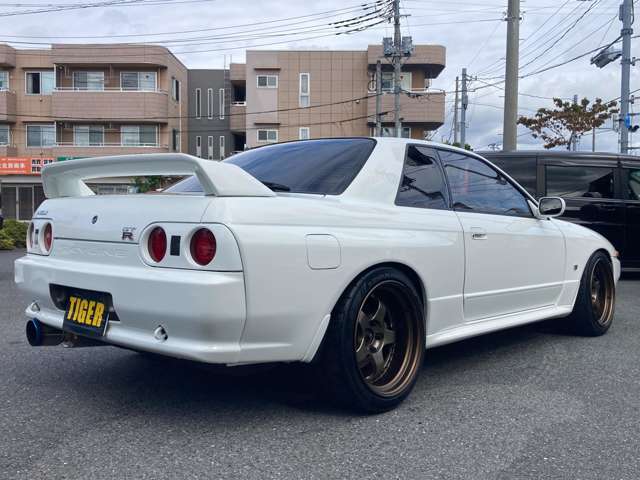 1994 Nissan Skyline GT-R – thumbnail 2