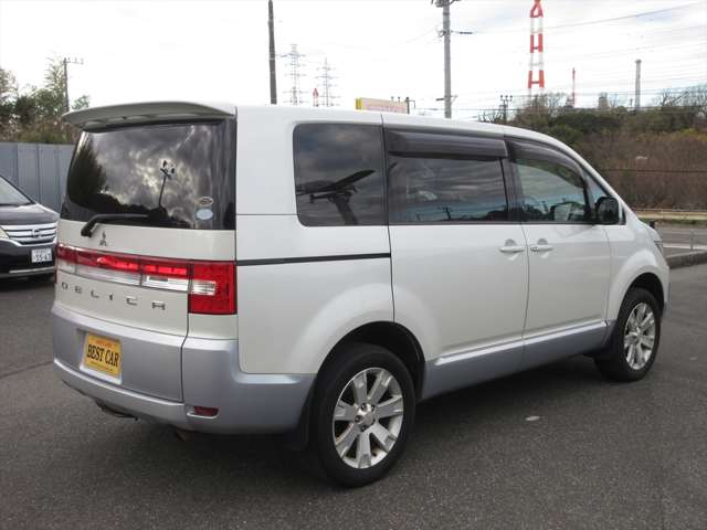 2011 Mitsubishi Delica D:5 – thumbnail 4