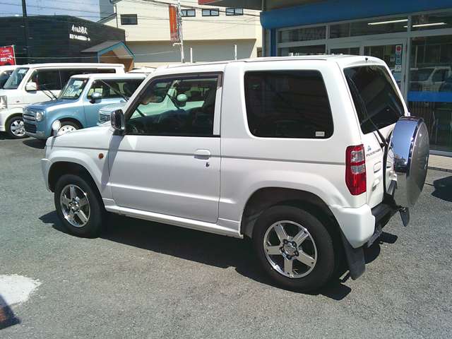 2011 Mitsubishi Pajero Mini – thumbnail 2
