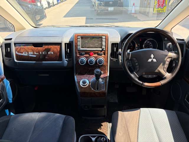 2011 Mitsubishi Delica D:5 – thumbnail 4