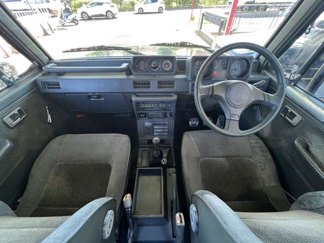1990 Mitsubishi Pajero – thumbnail 3