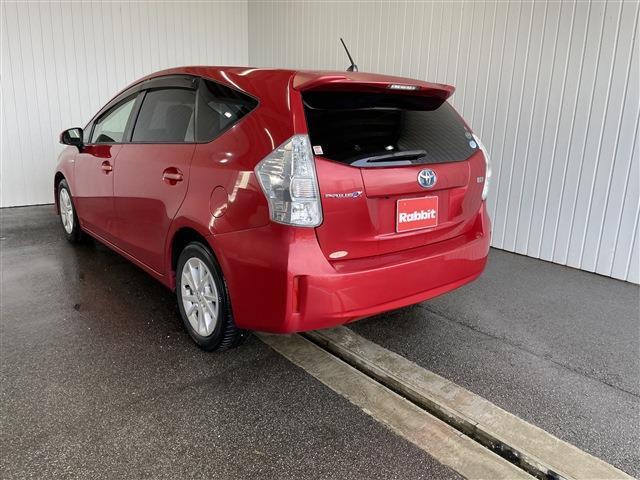 2011 Toyota Prius Alpha – thumbnail 2