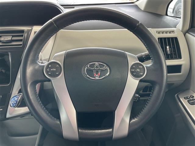 2011 Toyota Prius Alpha – thumbnail 3