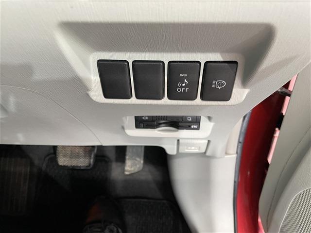 2011 Toyota Prius Alpha – thumbnail 4