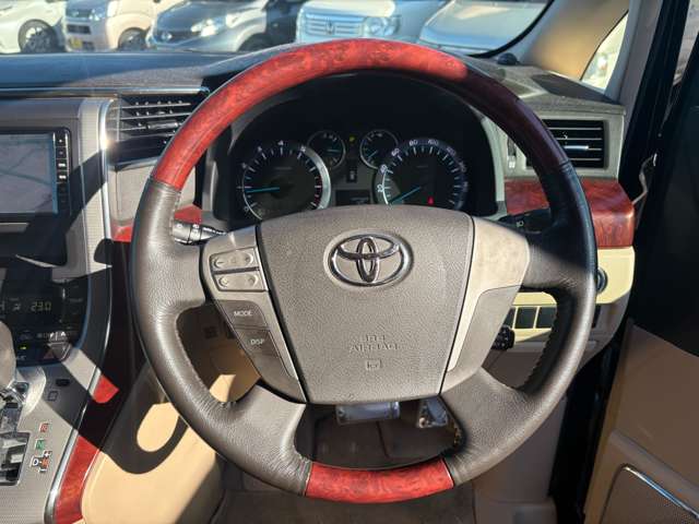 2009 Toyota Vellfire – thumbnail 4