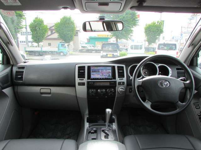 2006 Toyota Hilux Surf – thumbnail 2