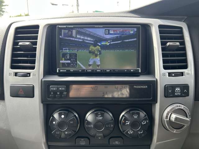 2006 Toyota Hilux Surf – thumbnail 3
