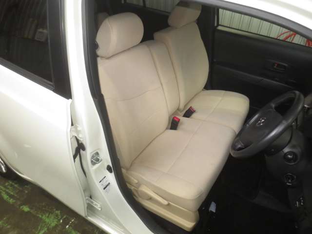 2011 Toyota bB – thumbnail 3