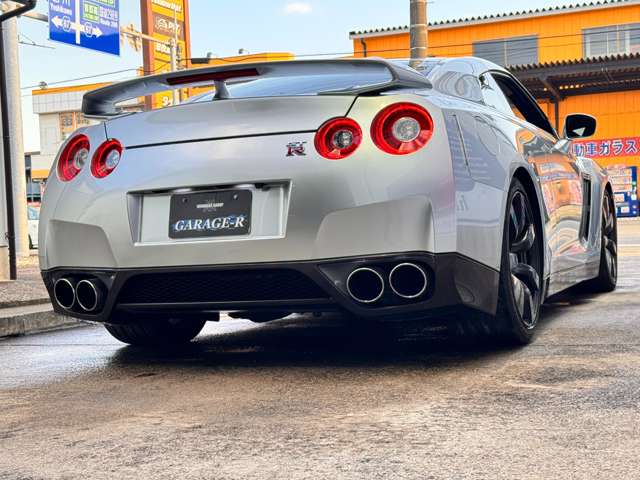 2009 Nissan GT-R – thumbnail 2