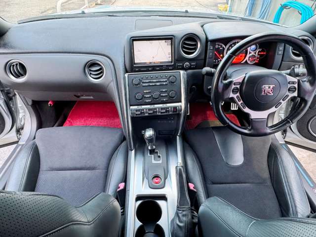 2009 Nissan GT-R – thumbnail 4