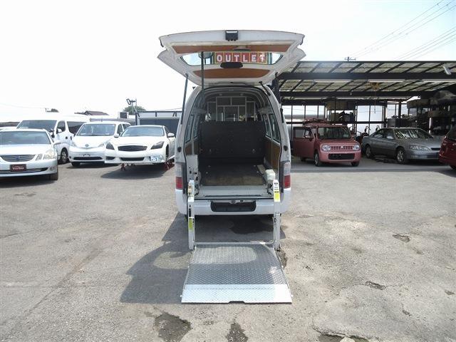 2011 Nissan Caravan – thumbnail 3