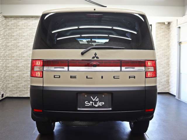 2009 Mitsubishi Delica D:5 – thumbnail 3