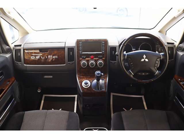2009 Mitsubishi Delica D:5 – thumbnail 4