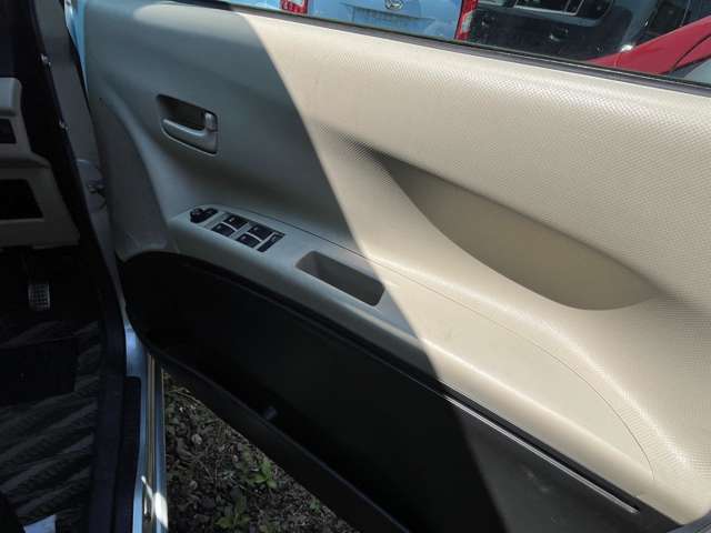 2011 Subaru Lucra – thumbnail 4