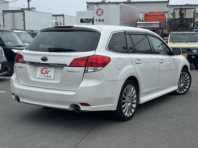 2011 Subaru Legacy Touring Wagon – thumbnail 2