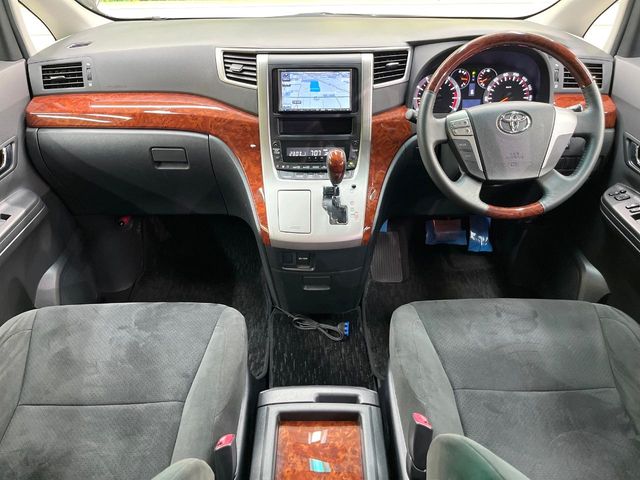 2010 Toyota Vellfire – thumbnail 2