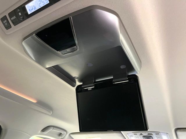 2010 Toyota Vellfire – thumbnail 4