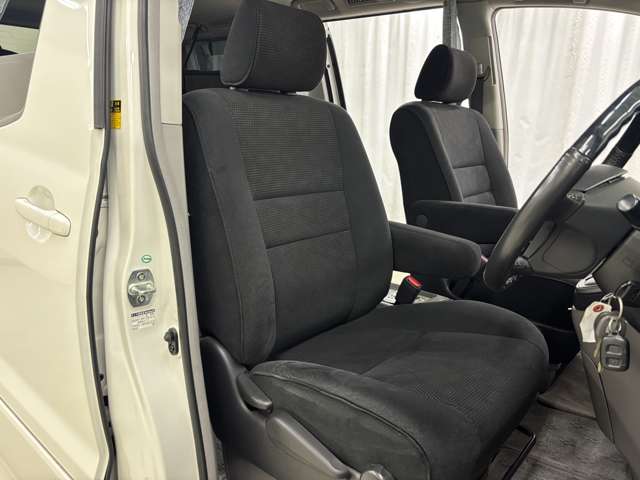2004 Toyota Alphard – thumbnail 4