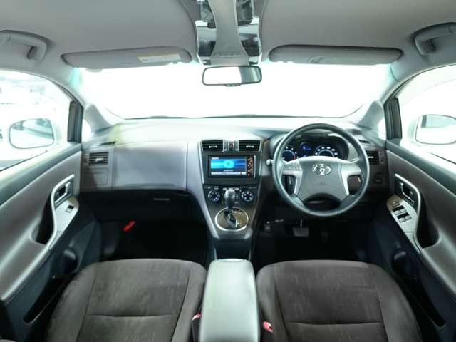 2010 Toyota Mark X Zio – thumbnail 2