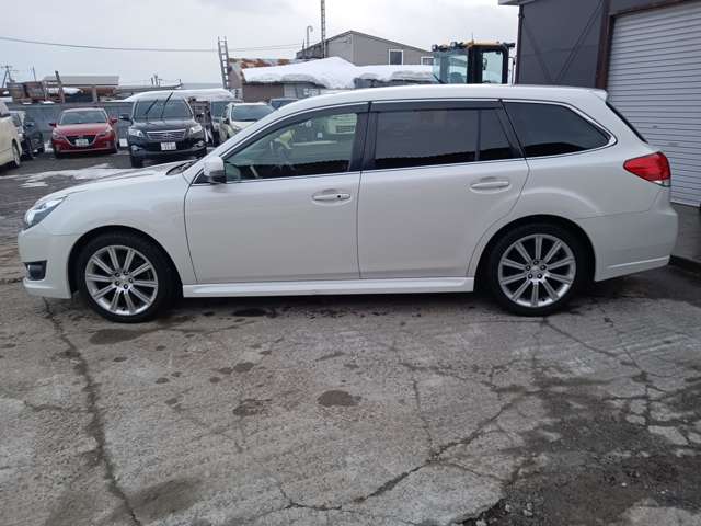 2011 Subaru Legacy Touring Wagon – thumbnail 3