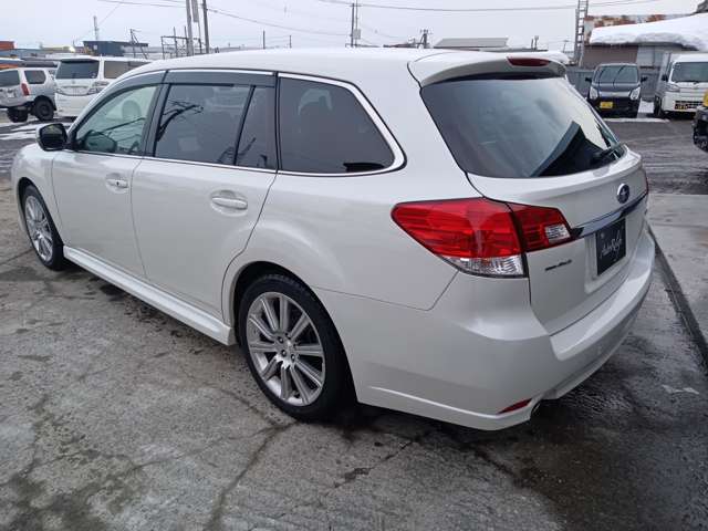 2011 Subaru Legacy Touring Wagon – thumbnail 4