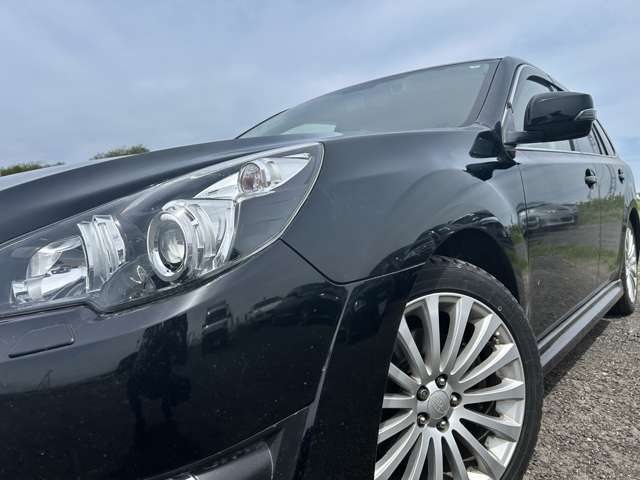 2011 Subaru Legacy Touring Wagon – thumbnail 3