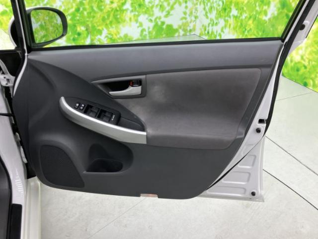 2011 Toyota Prius – thumbnail 2