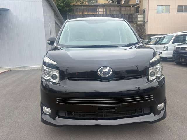 2010 Toyota Voxy – thumbnail 2