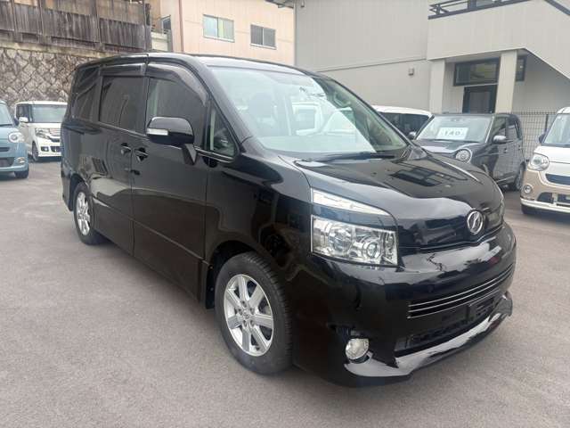 2010 Toyota Voxy – thumbnail 3