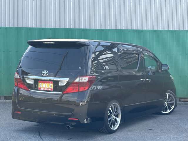 2010 Toyota Alphard – thumbnail 2