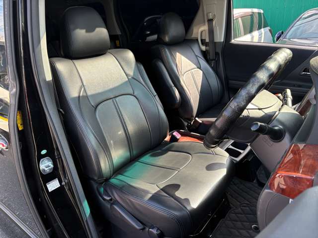 2010 Toyota Alphard – thumbnail 3