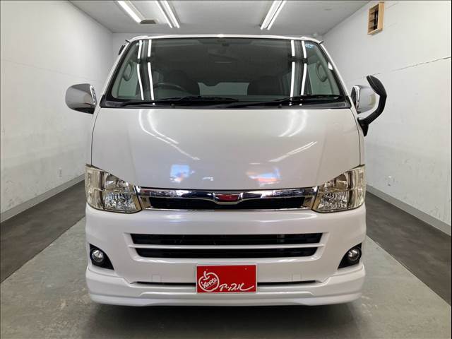 2011 Toyota Hiace – thumbnail 2