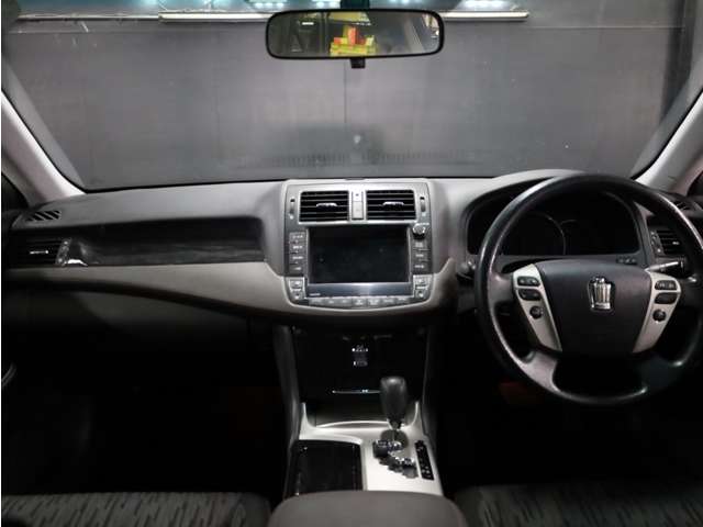 2011 Toyota Crown Athlete – thumbnail 3