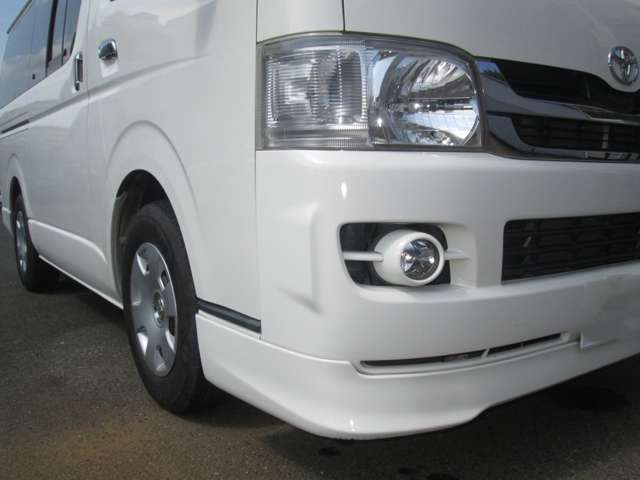 2010 Toyota Hiace – thumbnail 2