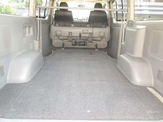 2010 Toyota Hiace – thumbnail 4