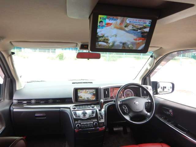 2007 Nissan Elgrand – thumbnail 4