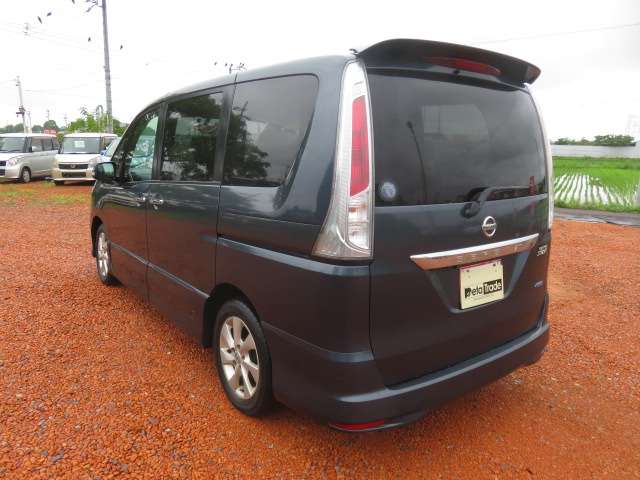 2011 Nissan Serena – thumbnail 4