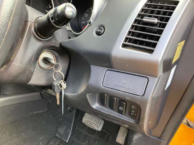 2010 Mitsubishi Outlander – thumbnail 3
