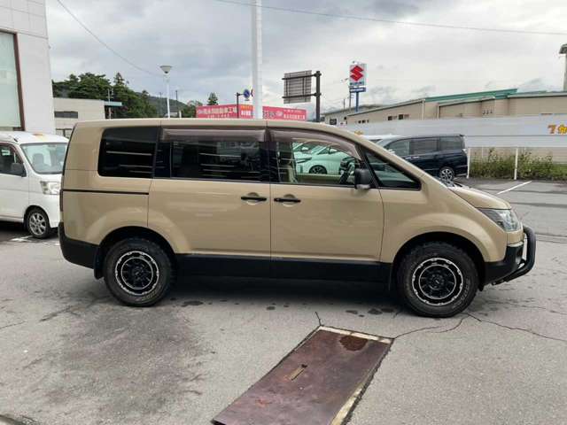 2009 Mitsubishi Delica D:5 – thumbnail 4
