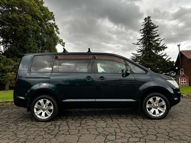 2007 Mitsubishi Delica D:5 – thumbnail 4