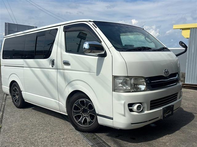 2010 Toyota Hiace – thumbnail 2