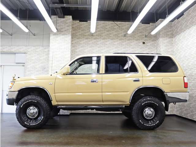 1998 Toyota Hilux Surf – thumbnail 2