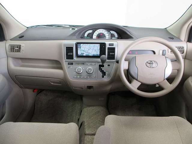2006 Toyota Raum – thumbnail 3