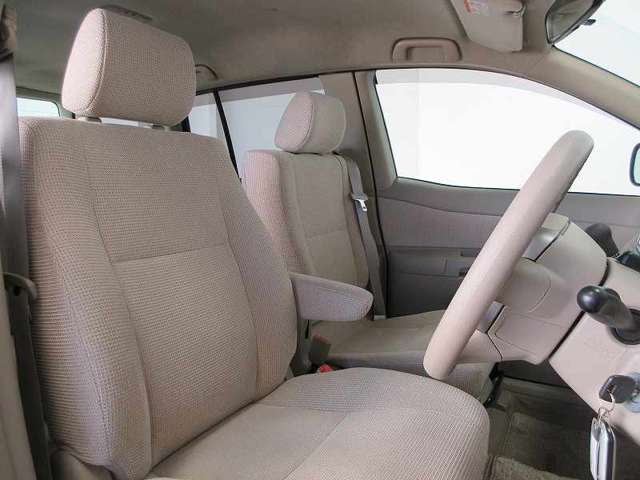 2006 Toyota Raum – thumbnail 4