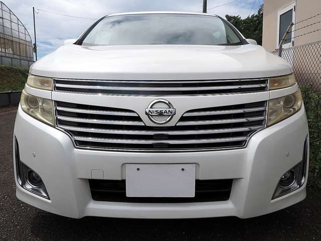 2011 Nissan Elgrand – thumbnail 2